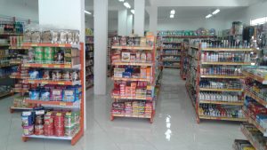 Rak Gondola Solusi Penataan Produk yang Rapi dan Efisien